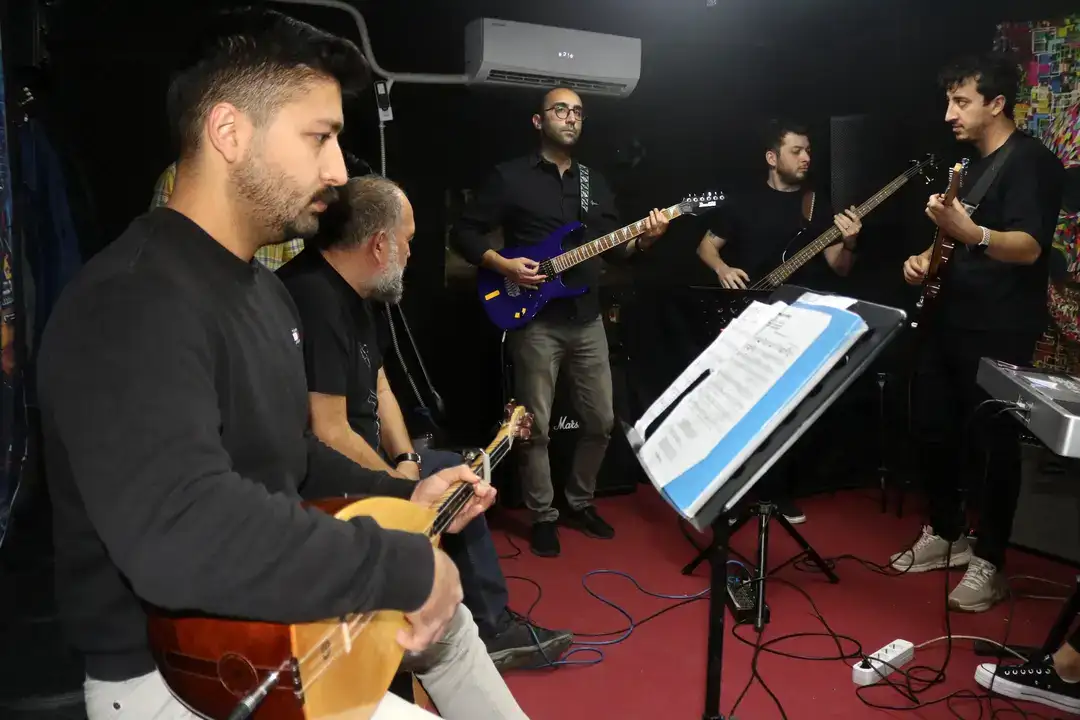 Antalya Eğitim Araştırma Doktorlarından Rock Orkestrası 4